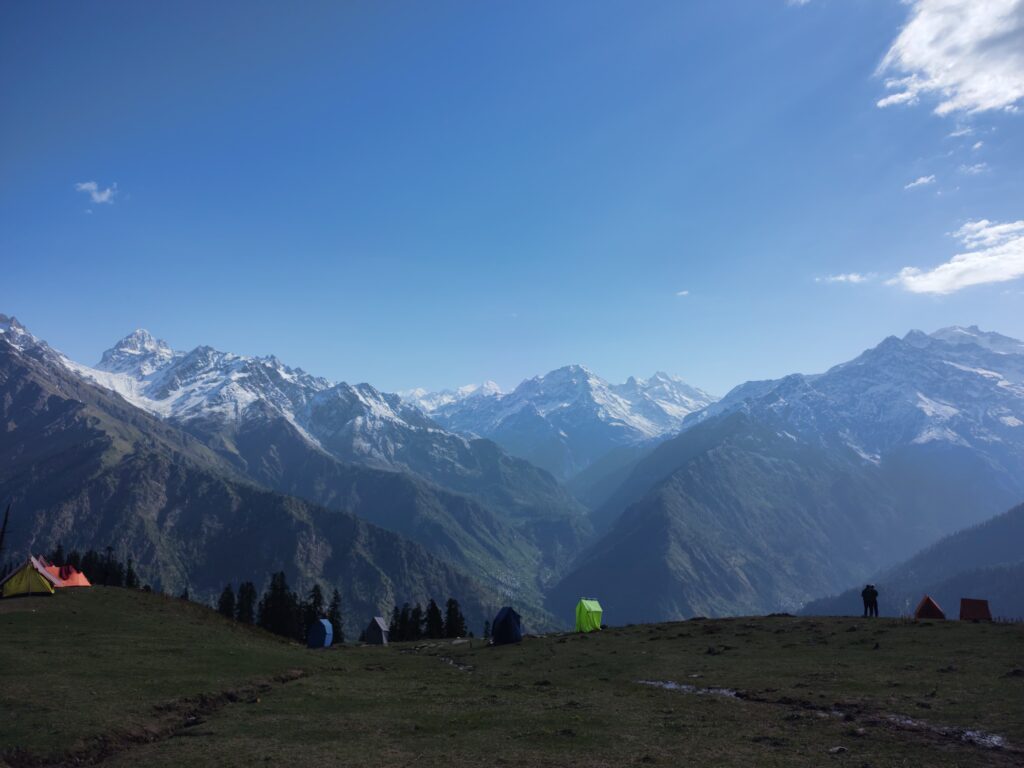 Top 7 Reasons Why You Should Do the Sar Pass Trek