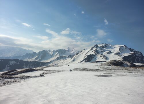 Best Time to Do the Sar Pass Trek — A Complete Guide by The Dream Treks